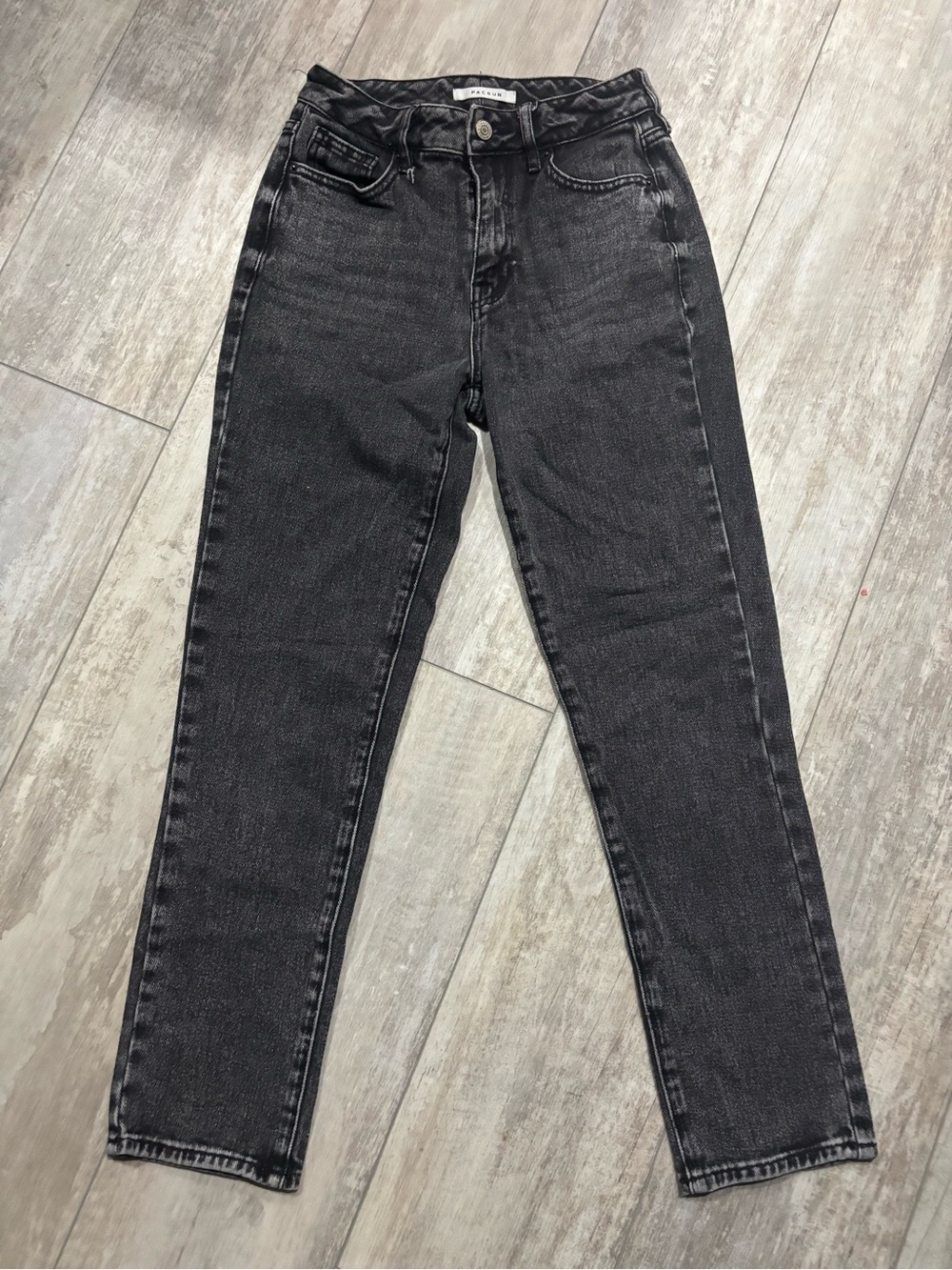 PAC SUN Mom jeans. Like new wore once size 26 no rips stains or tears black Y2K